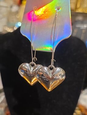 Vintage Silver Heart Drop Earrings with Reflective Shine